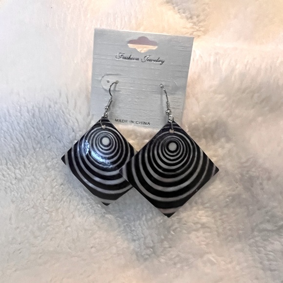 Natural Abalone Shell Earrings - Picture 2 of 4